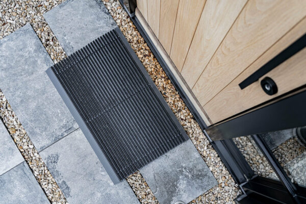 fussmatte-aussen-outline-schwarz