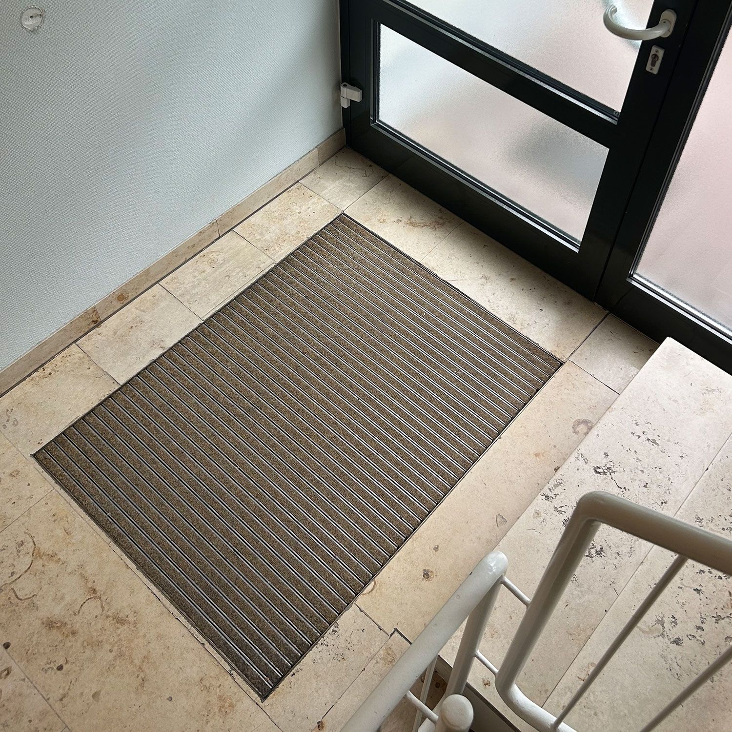 Aluprofilsystem-Rips-beige_1920x1920 (1)