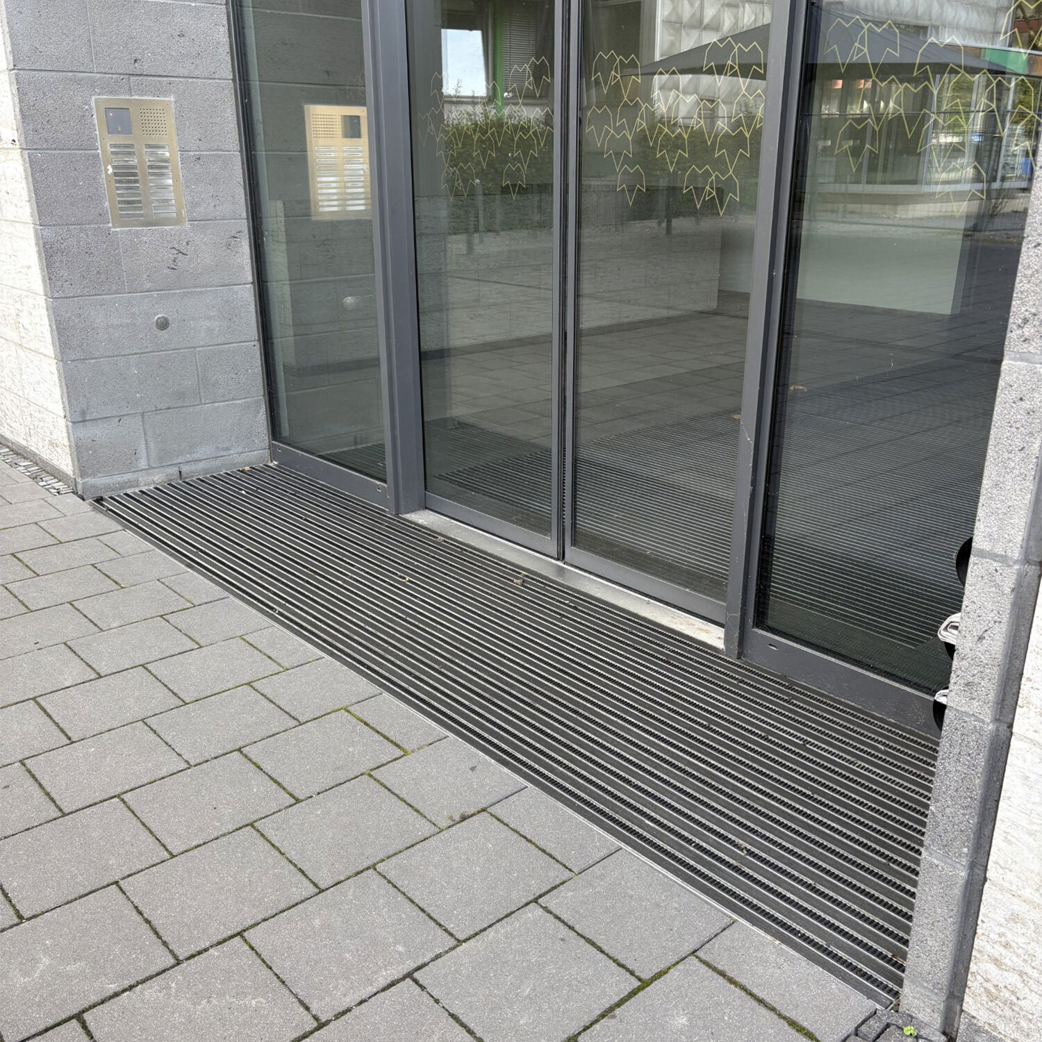 aluprofilsystem-aussen-gummi-buersten